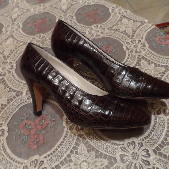 Chanel Brown Crocodile Leather Classic Heeled Pumps Size 7 1/2M - Picture 6 of 16